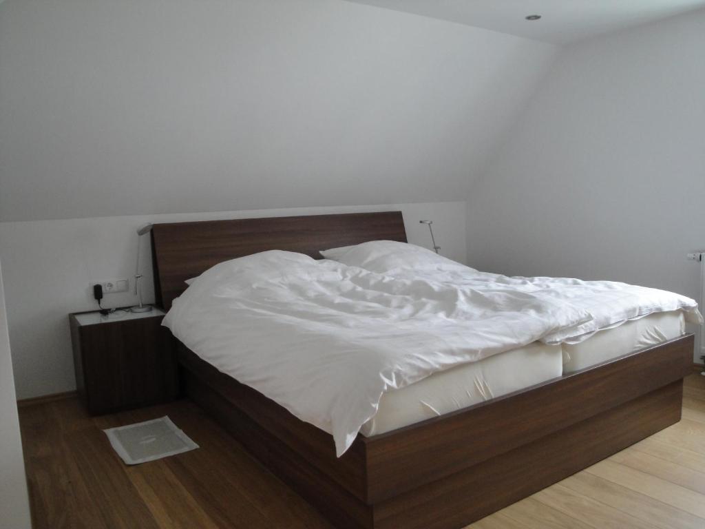 Bed & Kitchen Burgau Apartment Bilik gambar