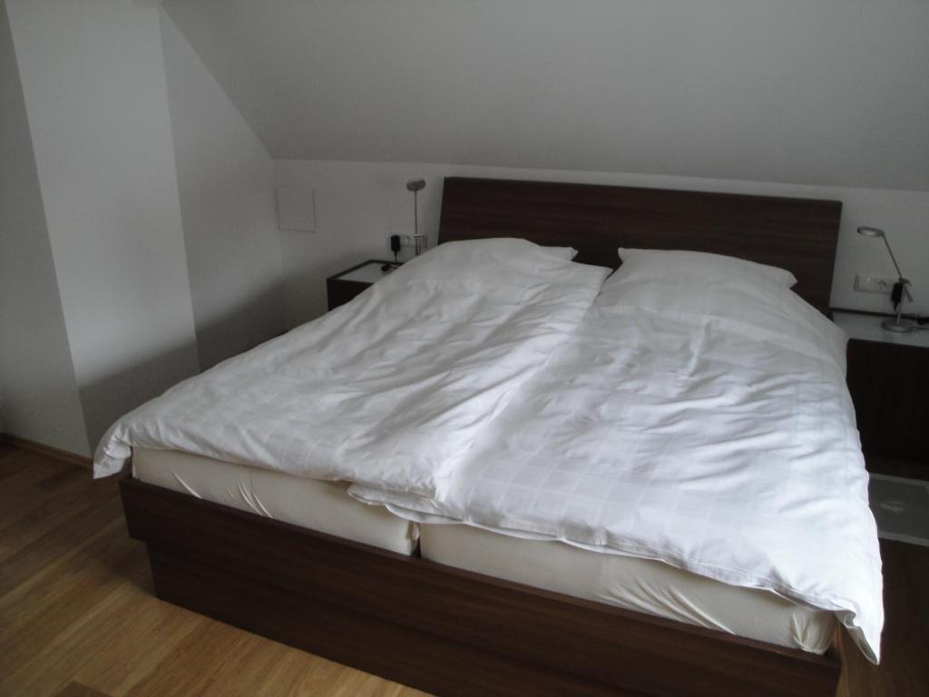 Bed & Kitchen Burgau Apartment Bilik gambar